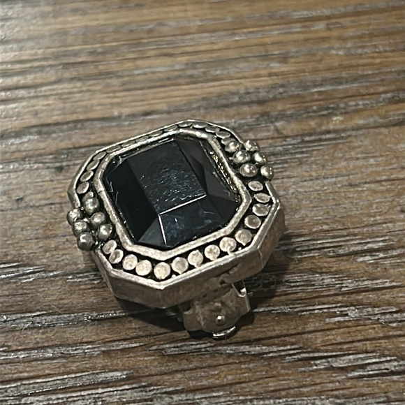 Vintage Clip On Earrings - Picture 6 of 7